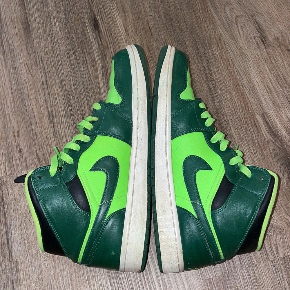 Nike Jordan 1s Retro Gorge Green size 9.5